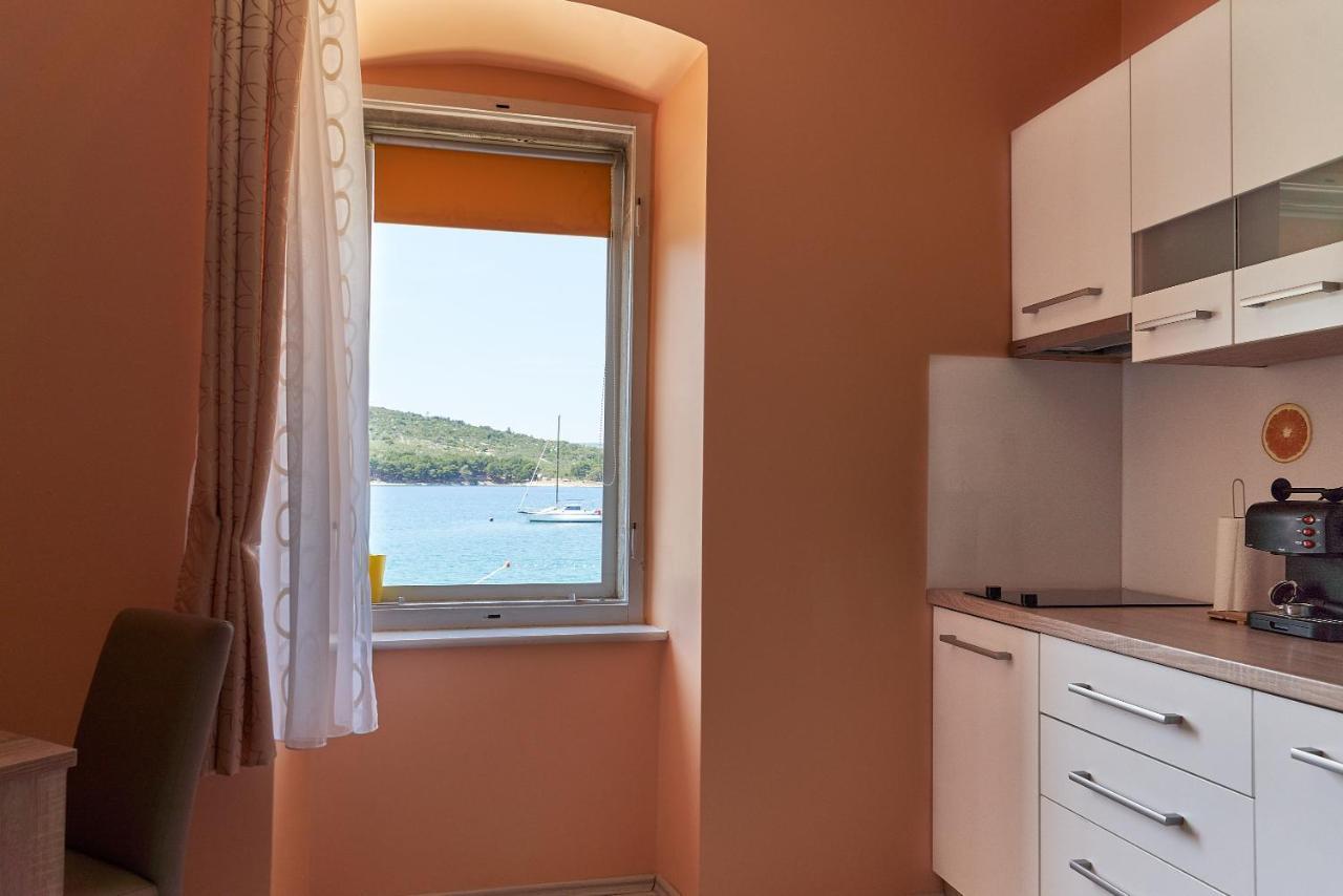 Apartments Nives Крес Екстериор снимка