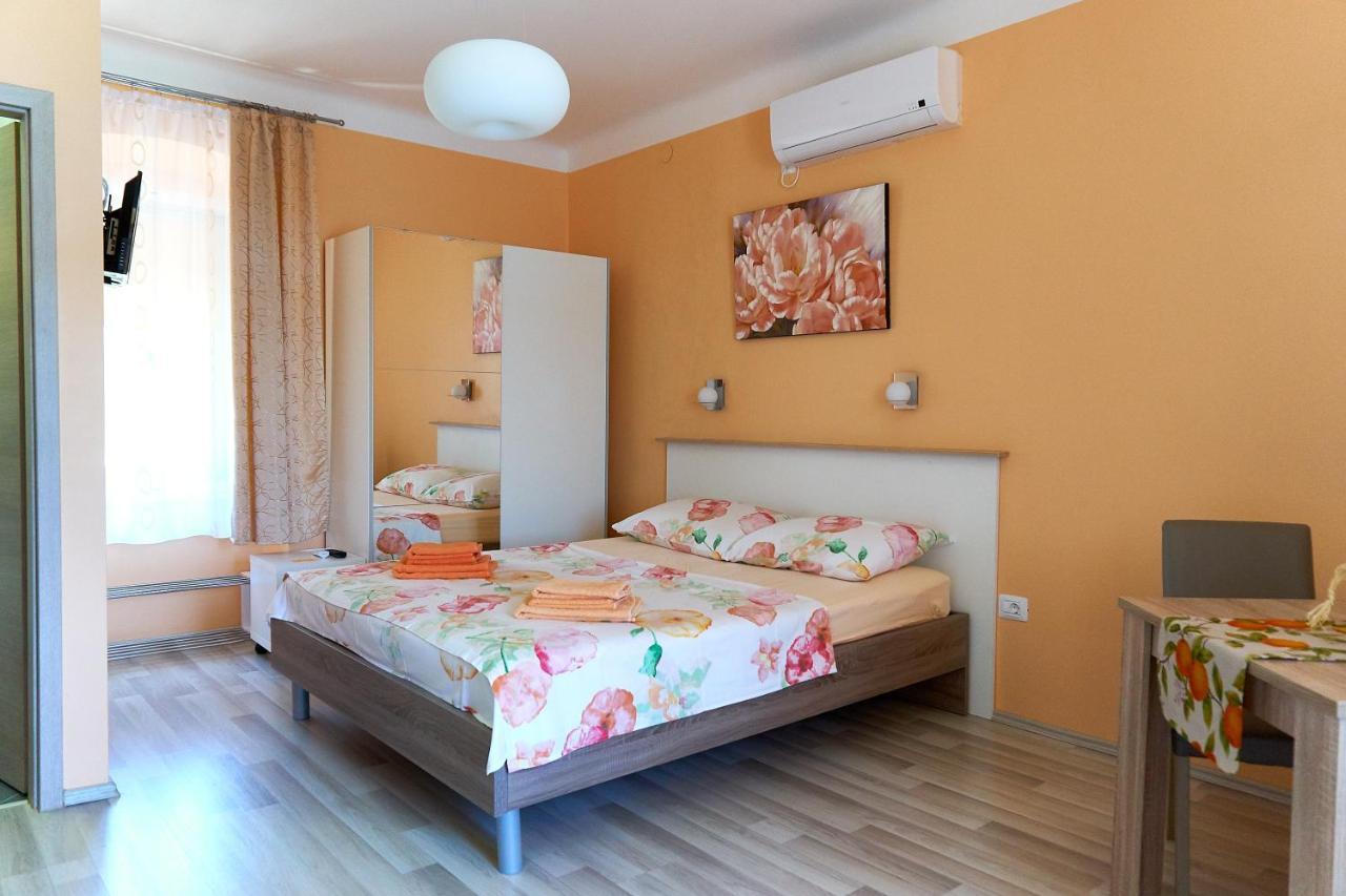 Apartments Nives Крес Екстериор снимка