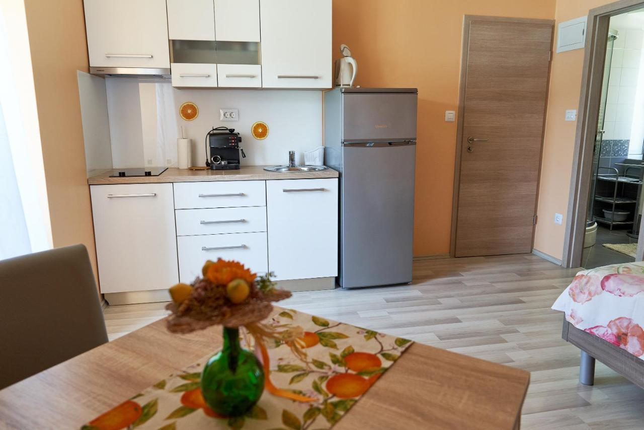Apartments Nives Крес Екстериор снимка