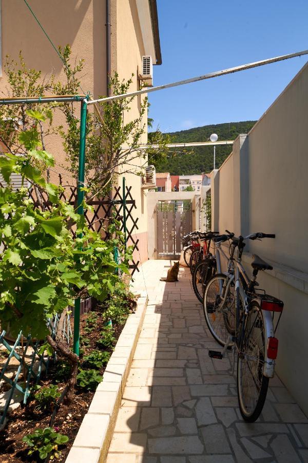 Apartments Nives Крес Екстериор снимка