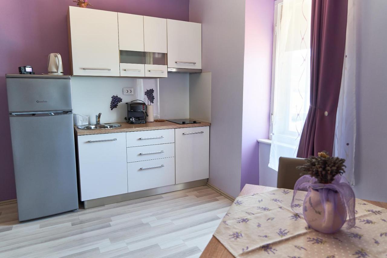 Apartments Nives Крес Екстериор снимка